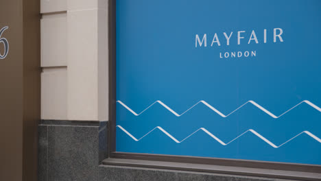 Close-Up-Of-Mayfair-London-Sign-On-Grosvenor-Street